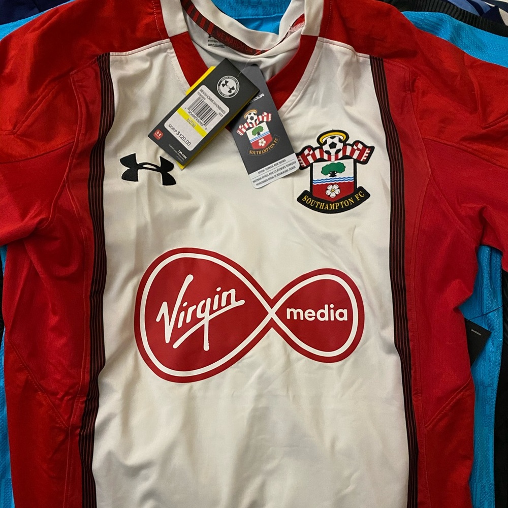 size M southampton home soccer jersey! NWT!